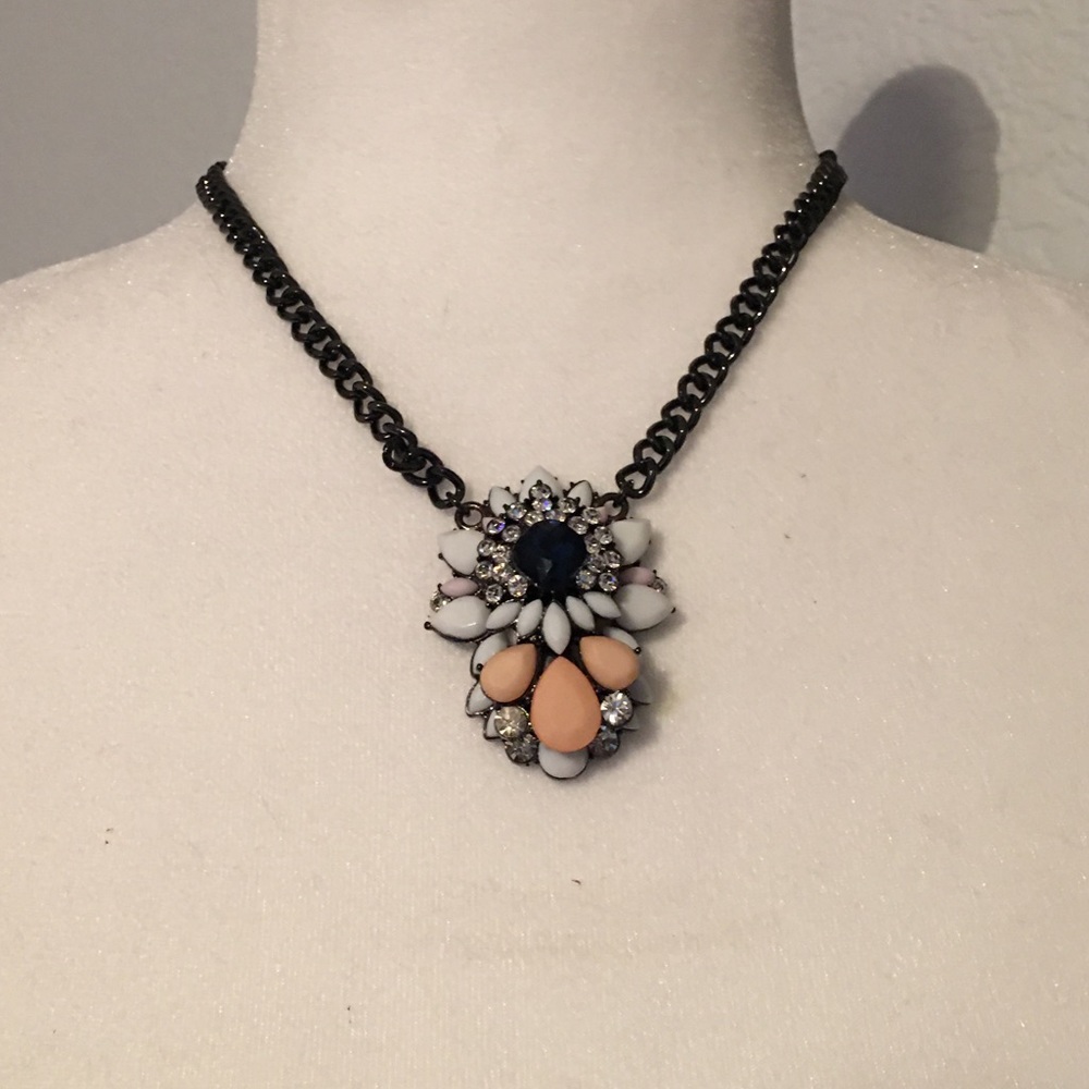 Multi color pendant statement necklace - Picture 2 of 5